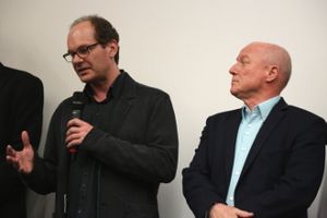 Predstaviteľ Alexandra Dubčeka Adrian Jastraban (vľavo), vedľa režisér filmu.