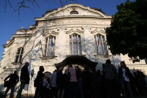Tešínske Divadlo Adama Mickiewicza, jedno z dejísk prehliadky.